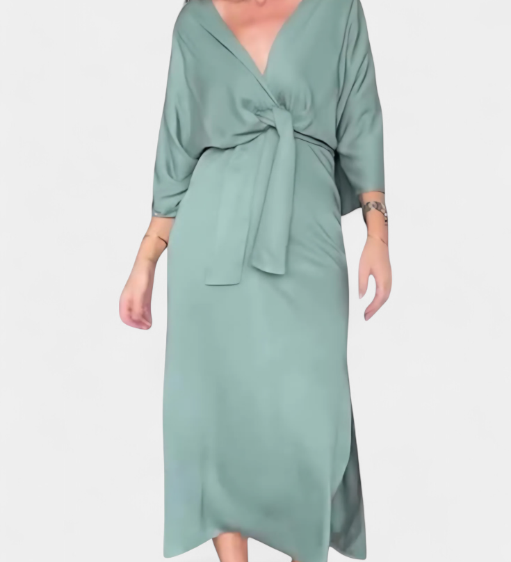 Natalija – laisvai krintanti suknelė su V formos iškirpte ir priekyje esantis mazgas