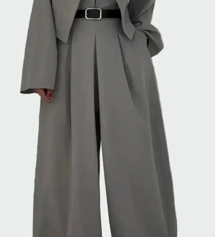 Elegantiška ir moderni kombinezoninė striukė