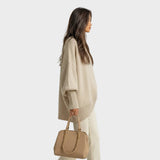 Hanna – minkštas megztinis su apvalia iškirpte