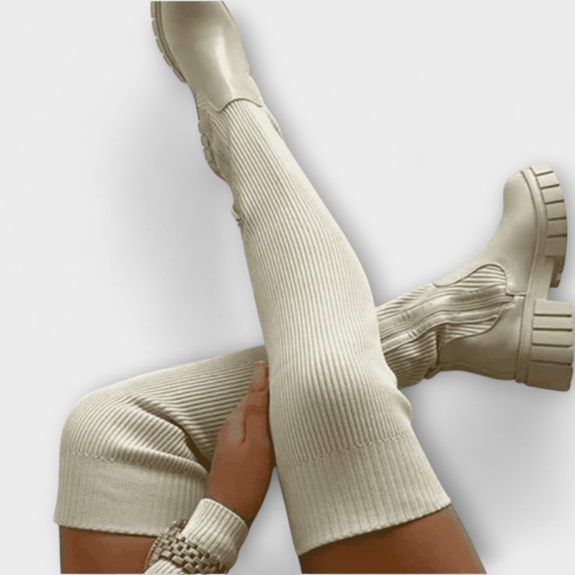 Tatjana – elegantiški virš kelių ilgaauliai batai moderniai ir patogiai dėvimi