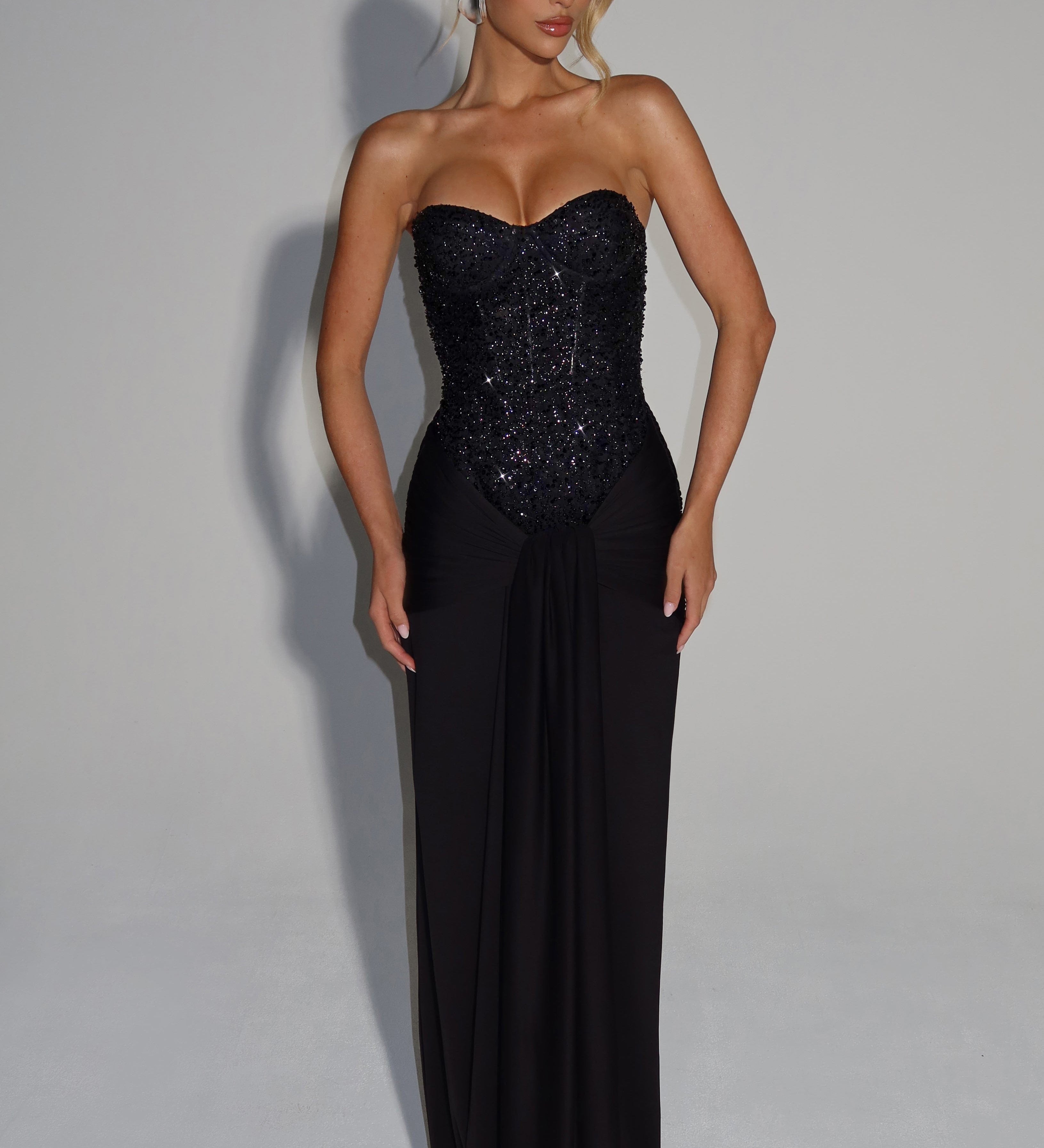 Nomi - Tobula suknelė