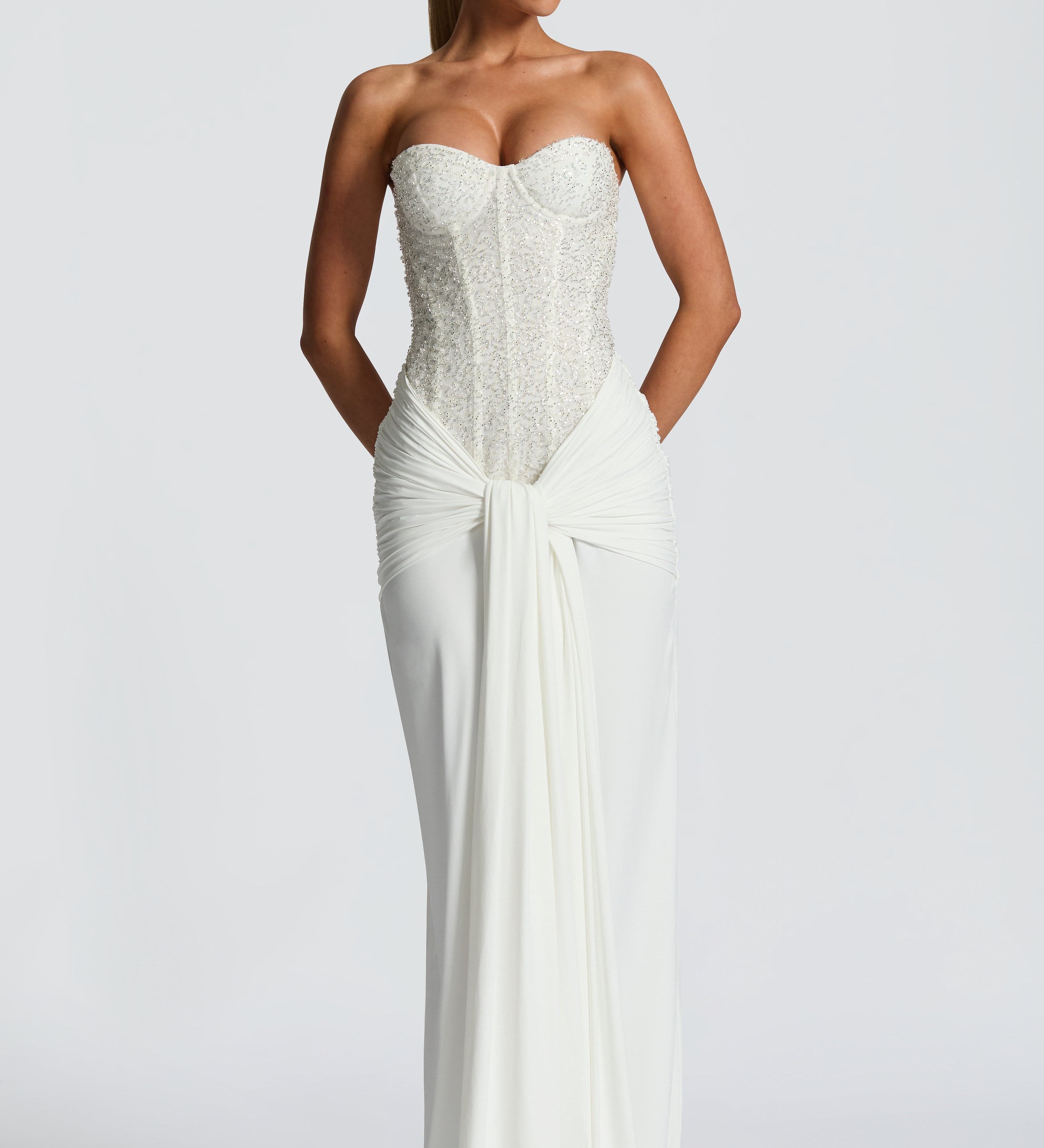 Nomi - Tobula suknelė